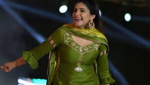 sapna dance on stage (1)