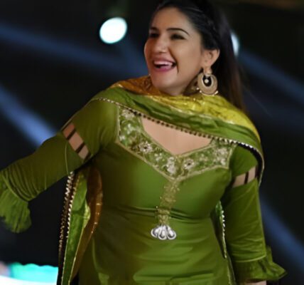 sapna dance on stage (1)